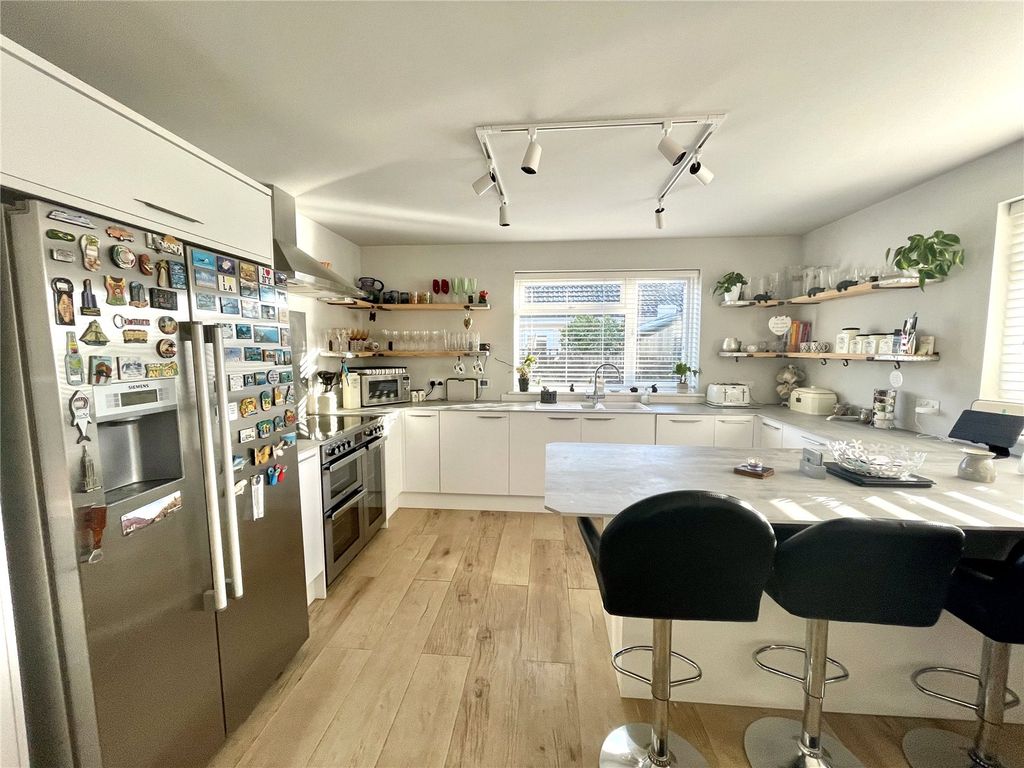 Property photo 3 of 21 Picture No. 37