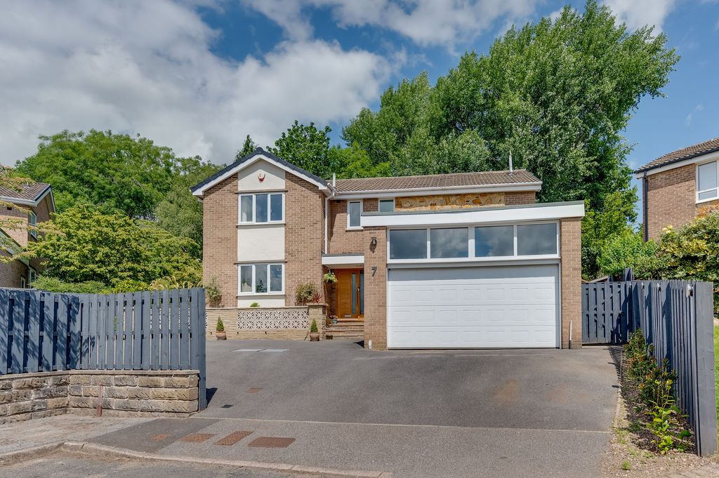 Property photo 1 of 52