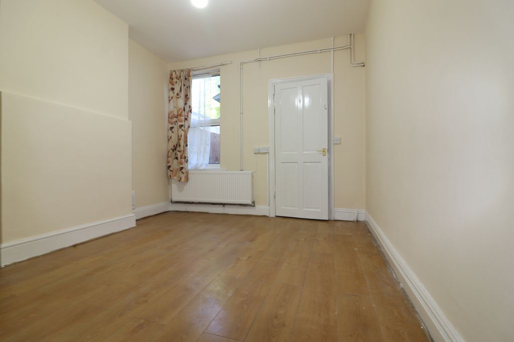 Property photo 3 of 6 Gallery