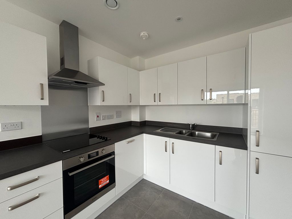 Property photo 3 of 10 Kitchen