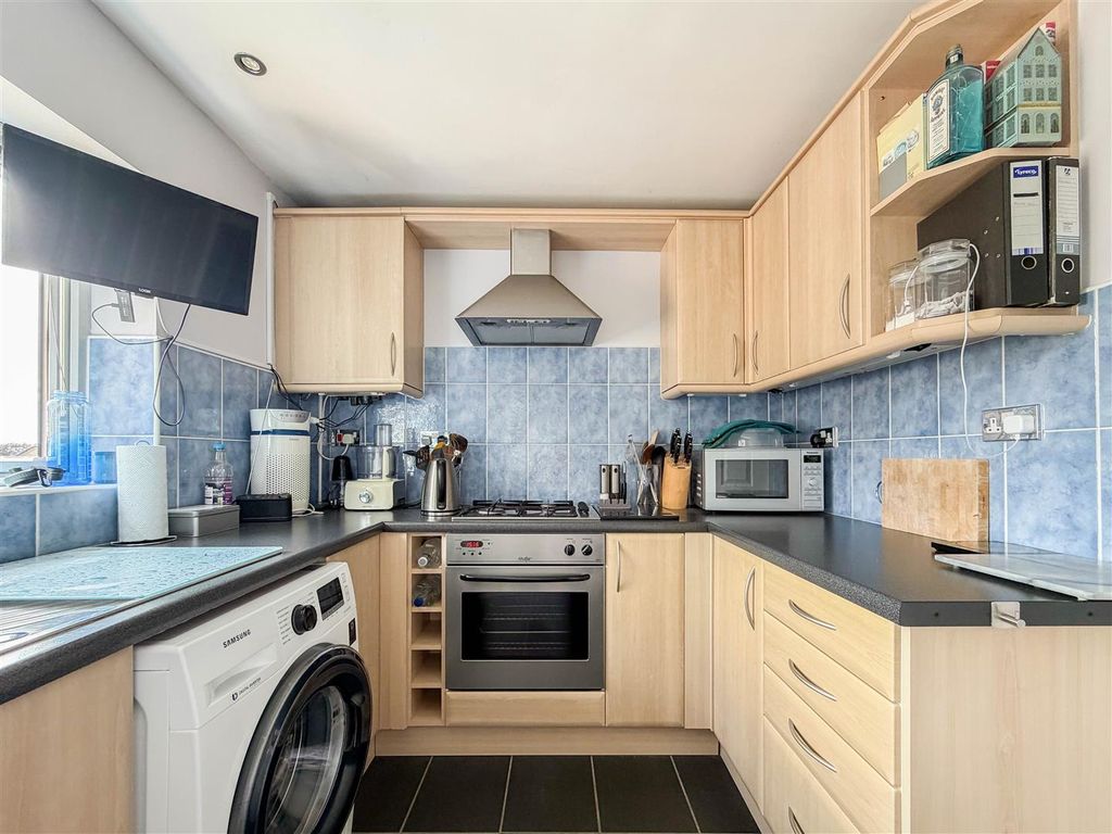 Additional image 7 of 2 bed flat for saleHarrington Court, Hertford Heath SG13