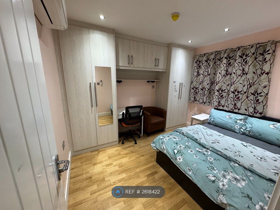 Property photo 1 of 7 Room 1 - £995