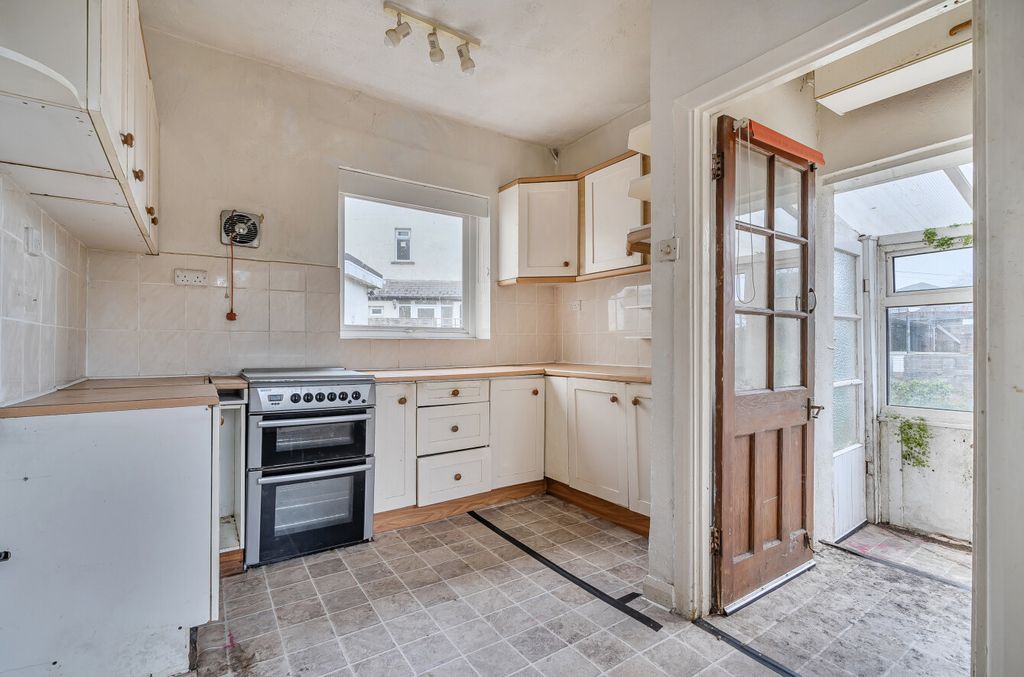 Property photo 1 of 19 1417744-12-69949c...