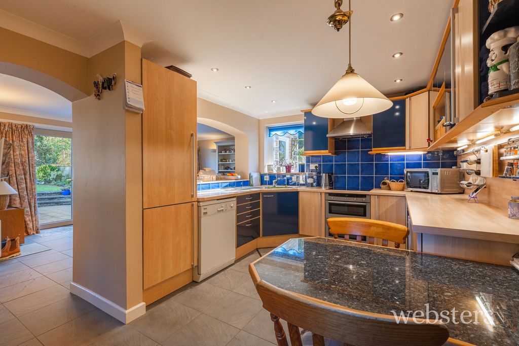 Property photo 2 of 38