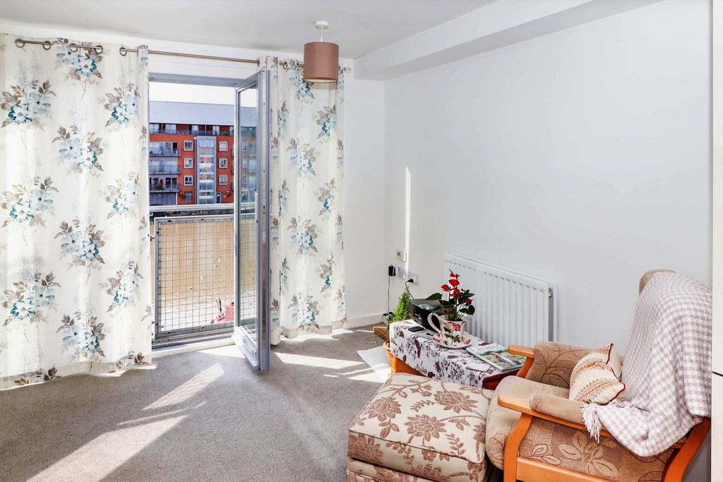 Property photo 2 of 39 Open Plan Living