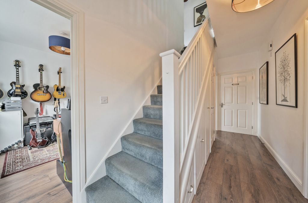 Property photo 3 of 24 Entrance Hall