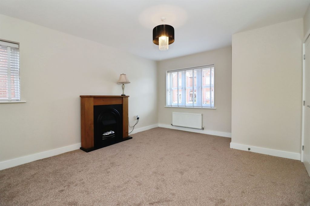 Property photo 2 of 21