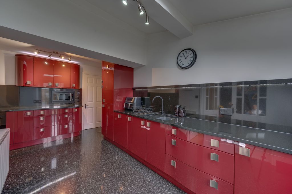 Property photo 2 of 24