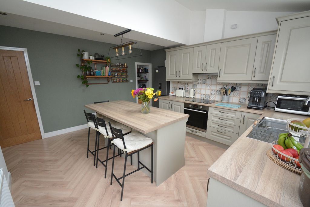 Property photo 3 of 13 Kitchen Diner