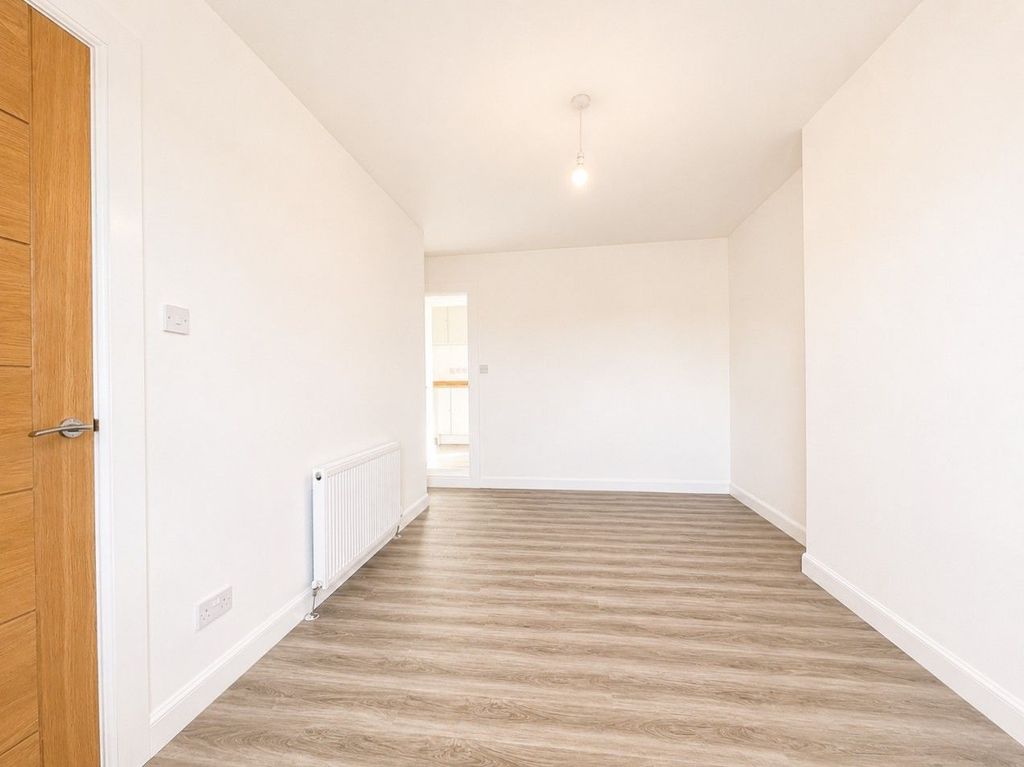 Property photo 3 of 37