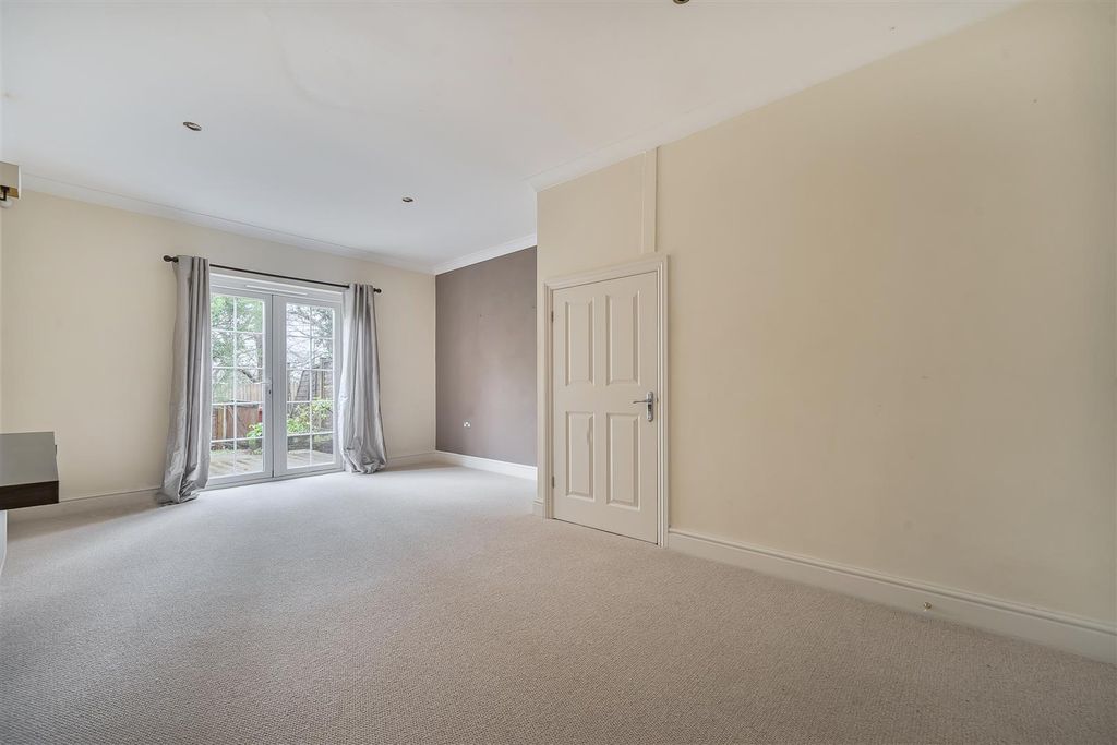 Property photo 3 of 17 Living/Dining Room