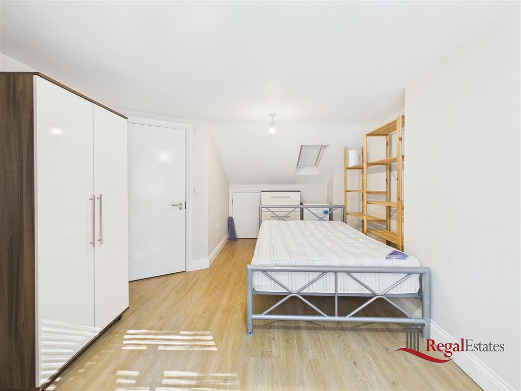 Property photo 2 of 7 Cam02489G0-Pr0271-Still003.Jpg