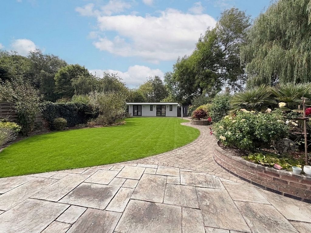 Property photo 2 of 33