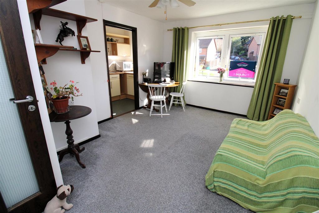 Property photo 2 of 14 Lounge.Jpg