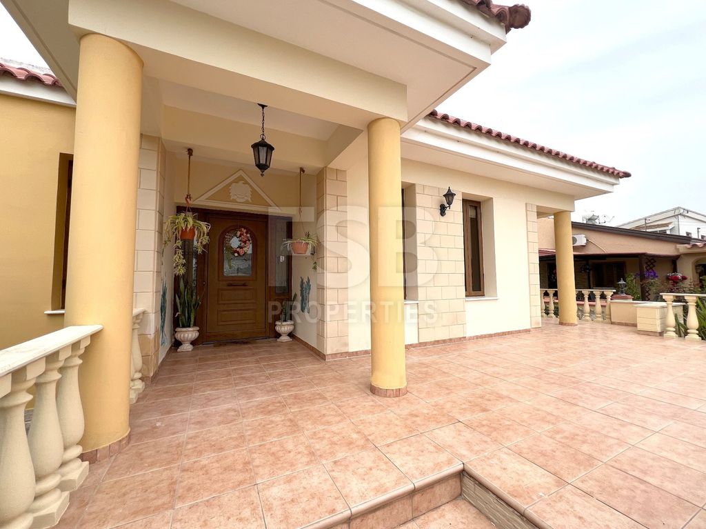 Property photo 3 of 32