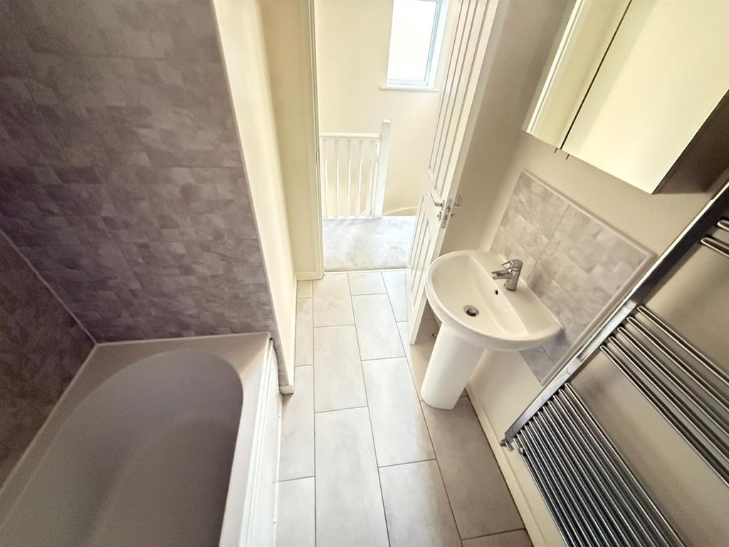 Property photo 1 of 31 Bathroom 1.1