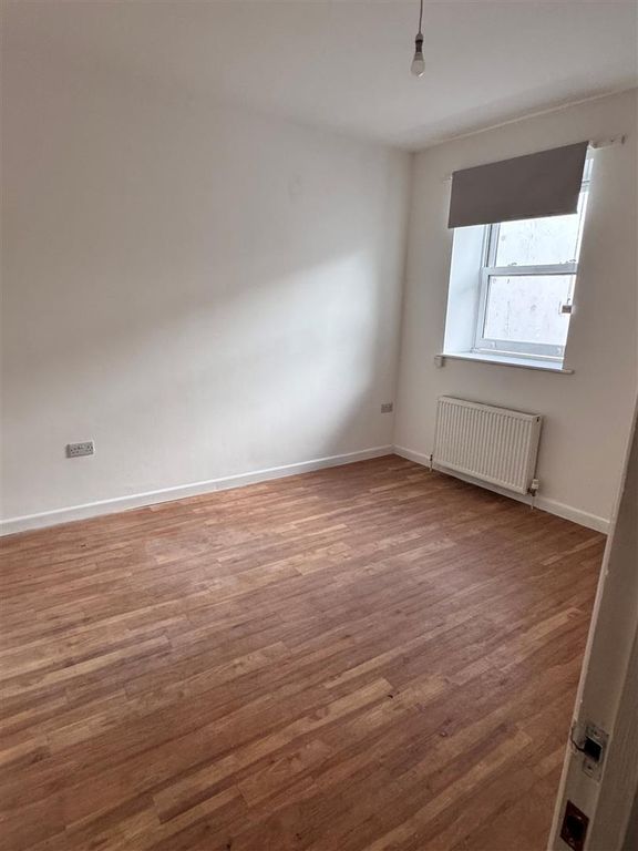 Property photo 2 of 4 Fl 3 Room.Jpg