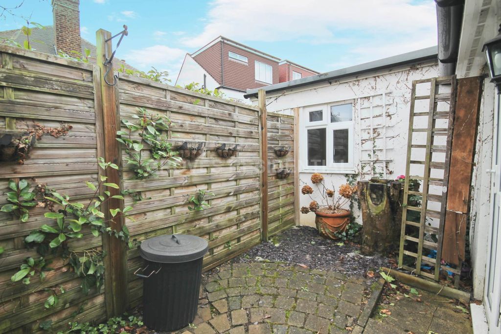 Property photo 1 of 5