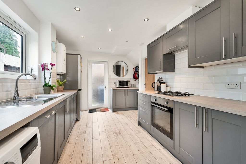 Property photo 2 of 14 Kitchen