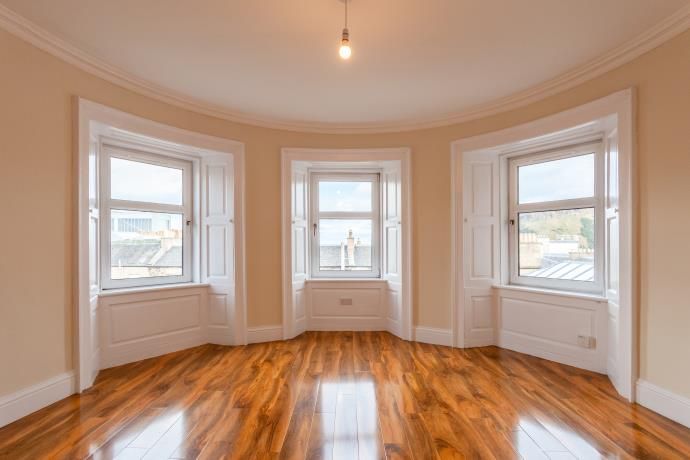 Property photo 1 of 11 Living Room