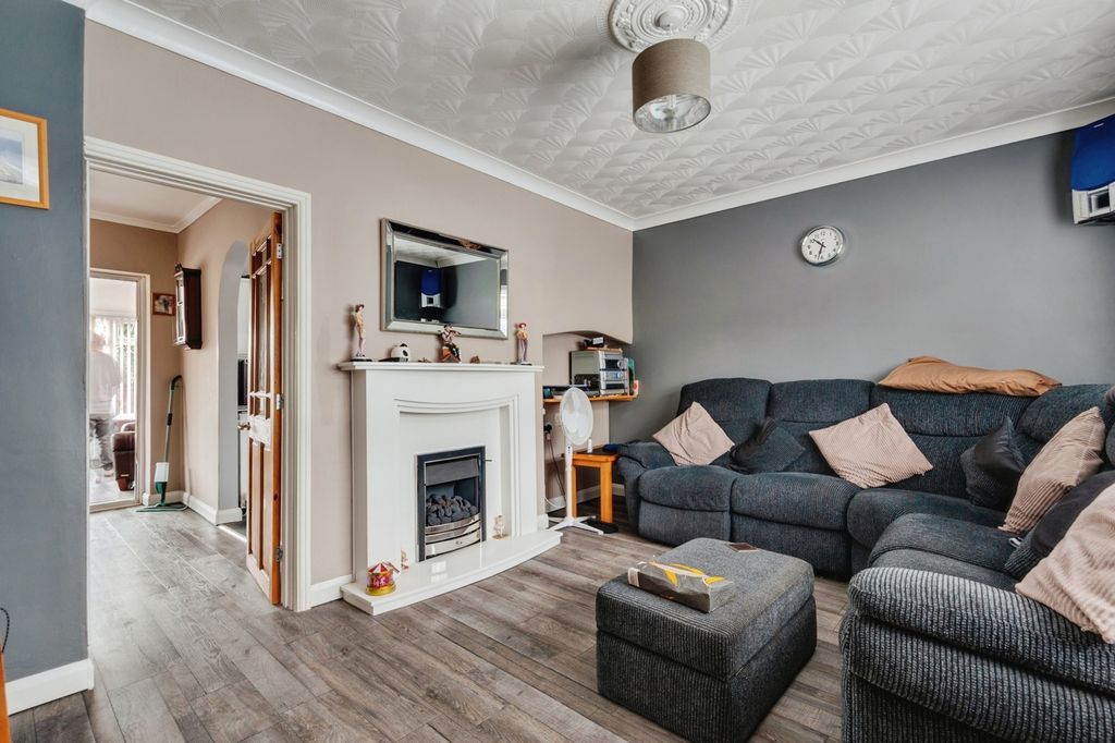Property photo 2 of 18 Pbox-Img.Jpg