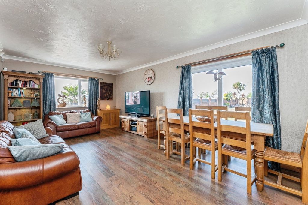 Property photo 3 of 36