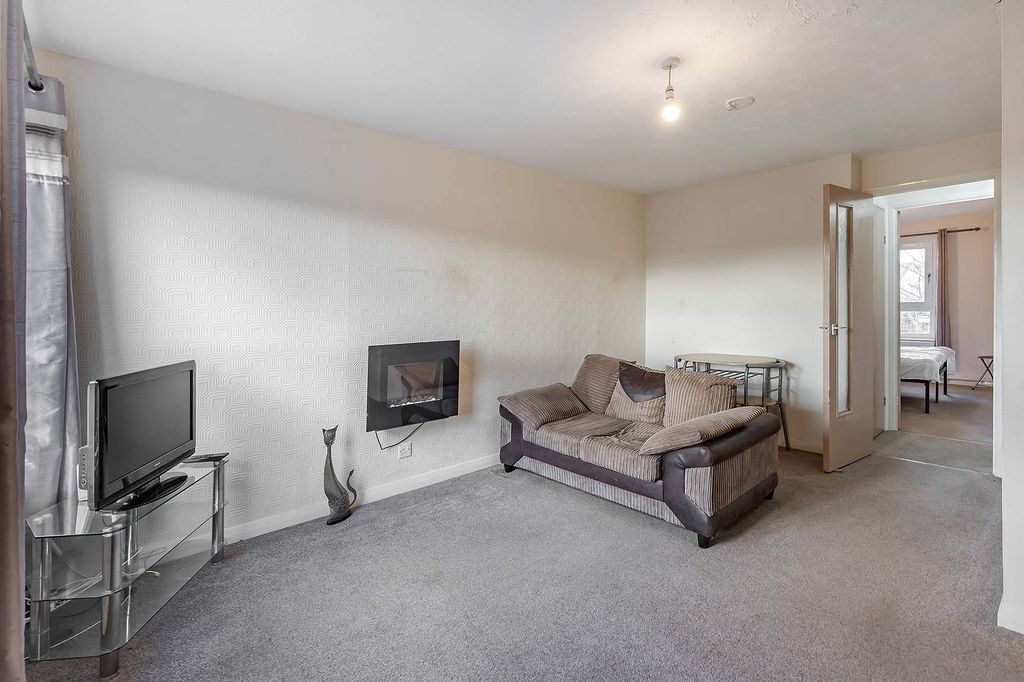 Property photo 3 of 11 Living Room