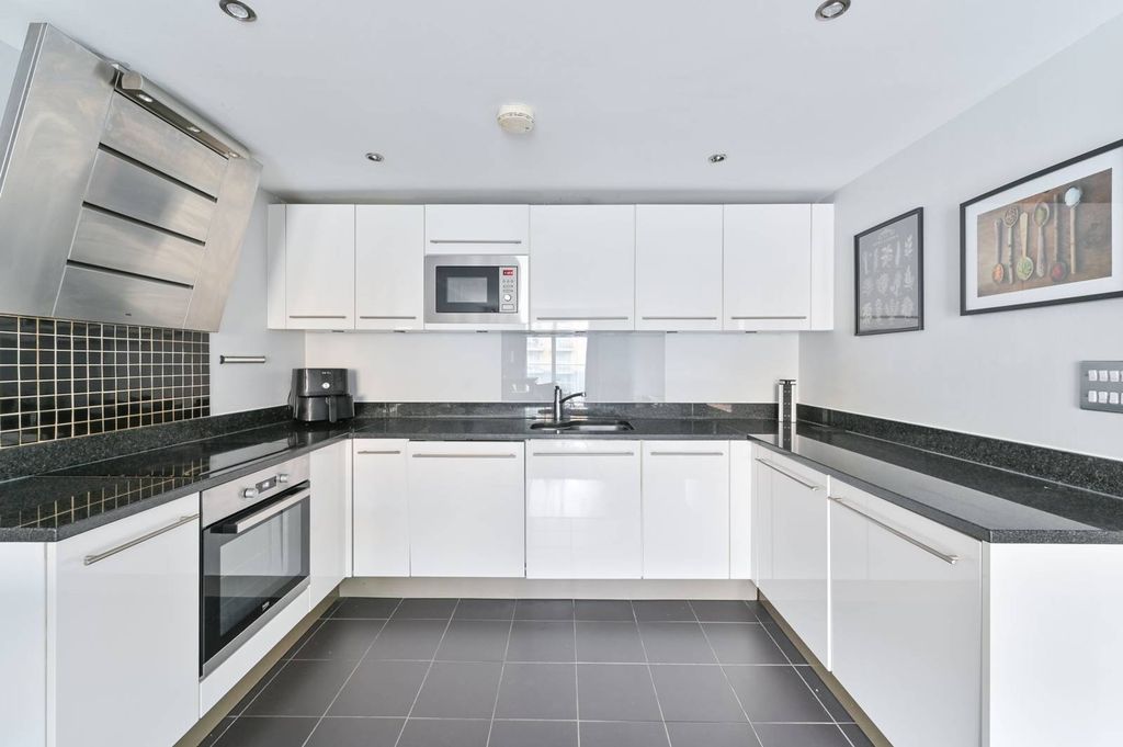 Property photo 3 of 22