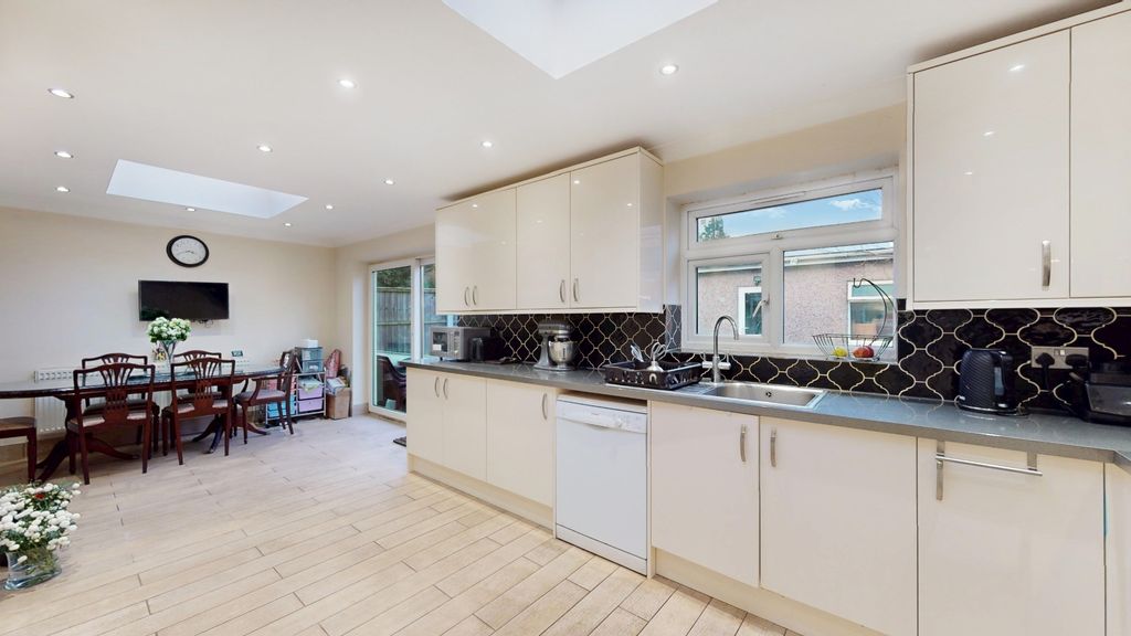 Property photo 2 of 16 4507921