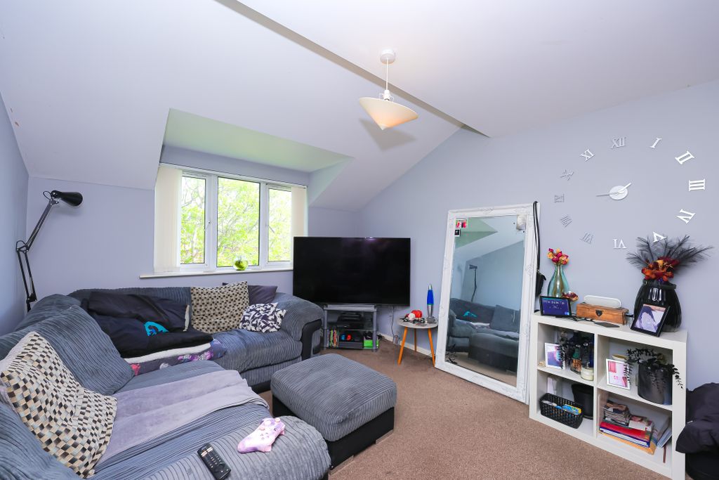Property photo 2 of 25