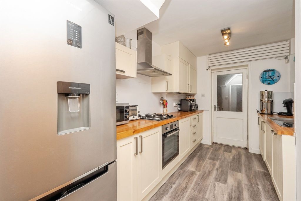 Property photo 2 of 29