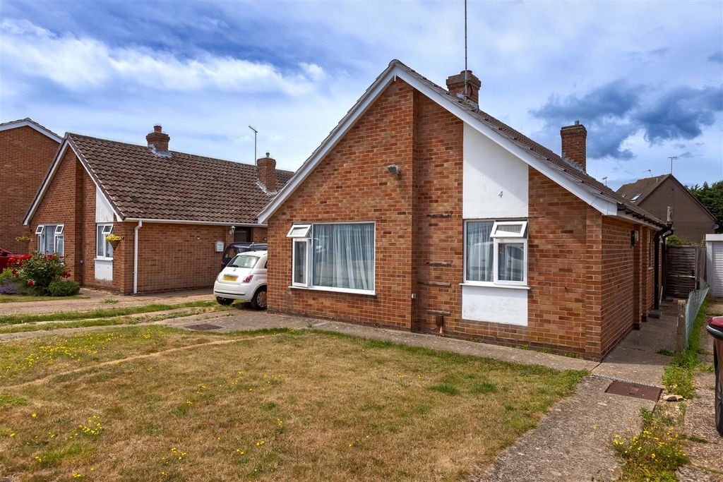 Property photo 1 of 13 Birkdale Close_15.Jpg