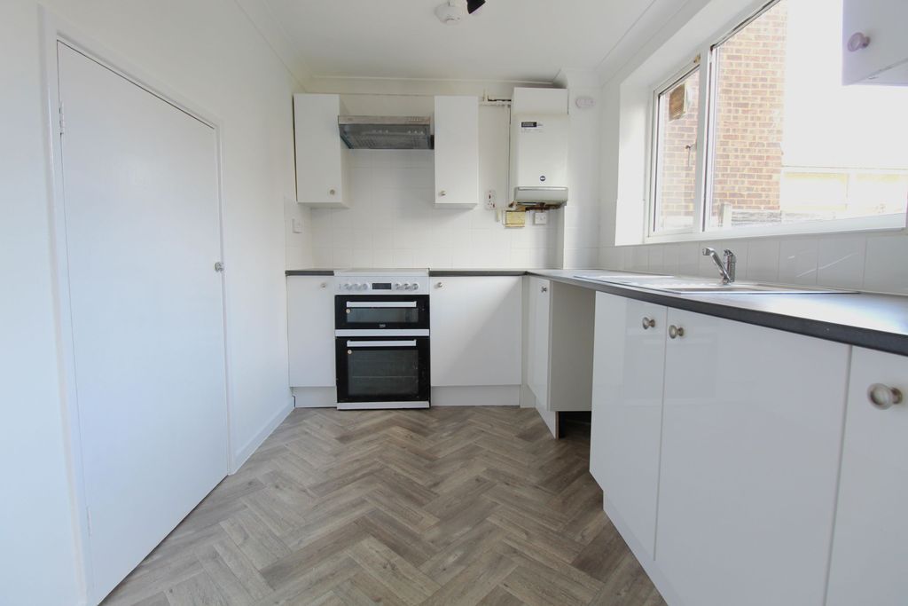 Property photo 2 of 10 Kitchen