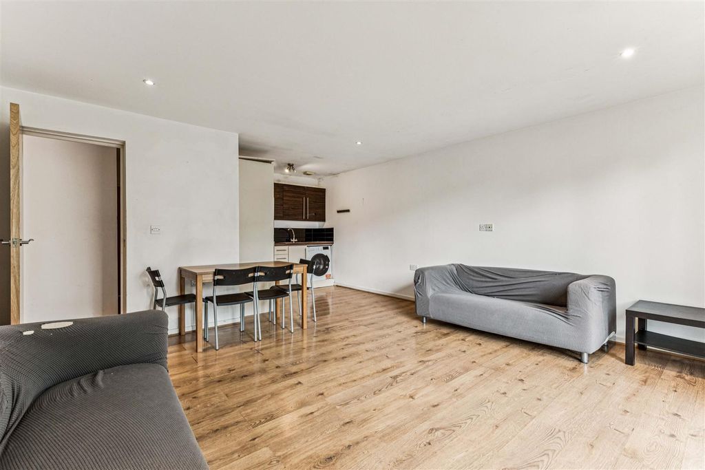 Property photo 1 of 8 5.Jpg