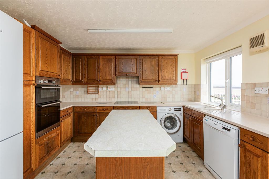 Property photo 2 of 45