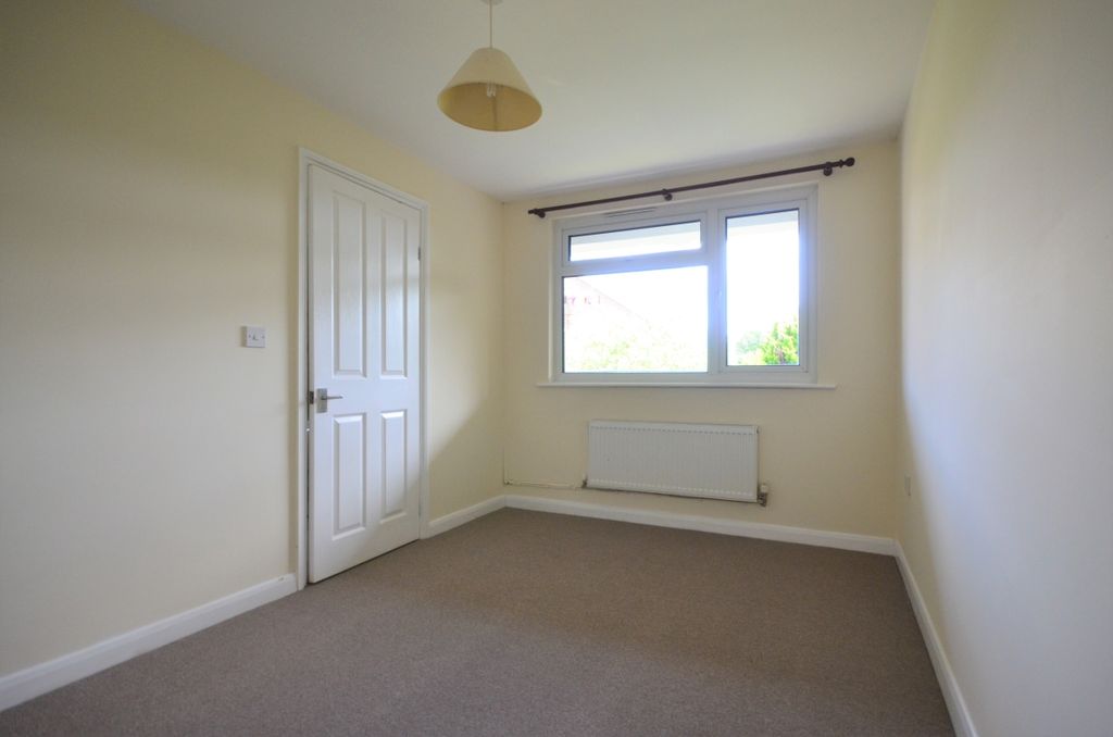Property photo 3 of 6 Bedroom