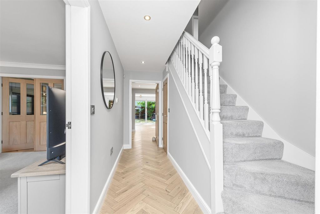 Property photo 3 of 38 Entrance Porch