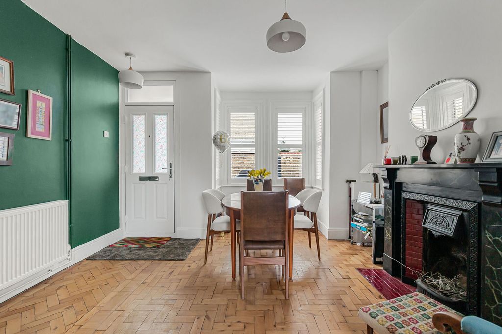 Property photo 3 of 24