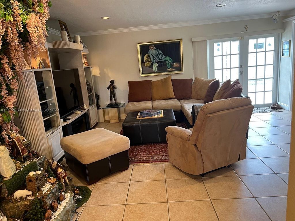 Property photo 3 of 18 <Alttext/>