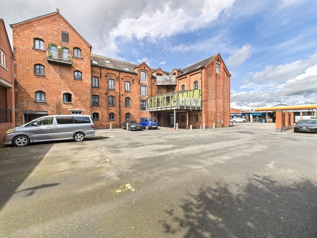 Property photo 1 of 18 Drayton Mill Court