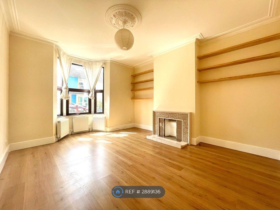 Property photo 2 of 8