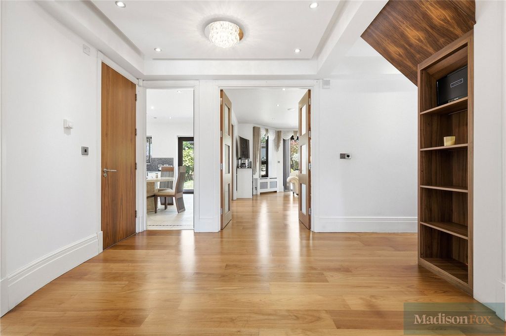 Property photo 2 of 39 Picture No. 29