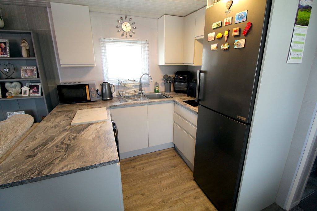 Property photo 2 of 8 Kitchen