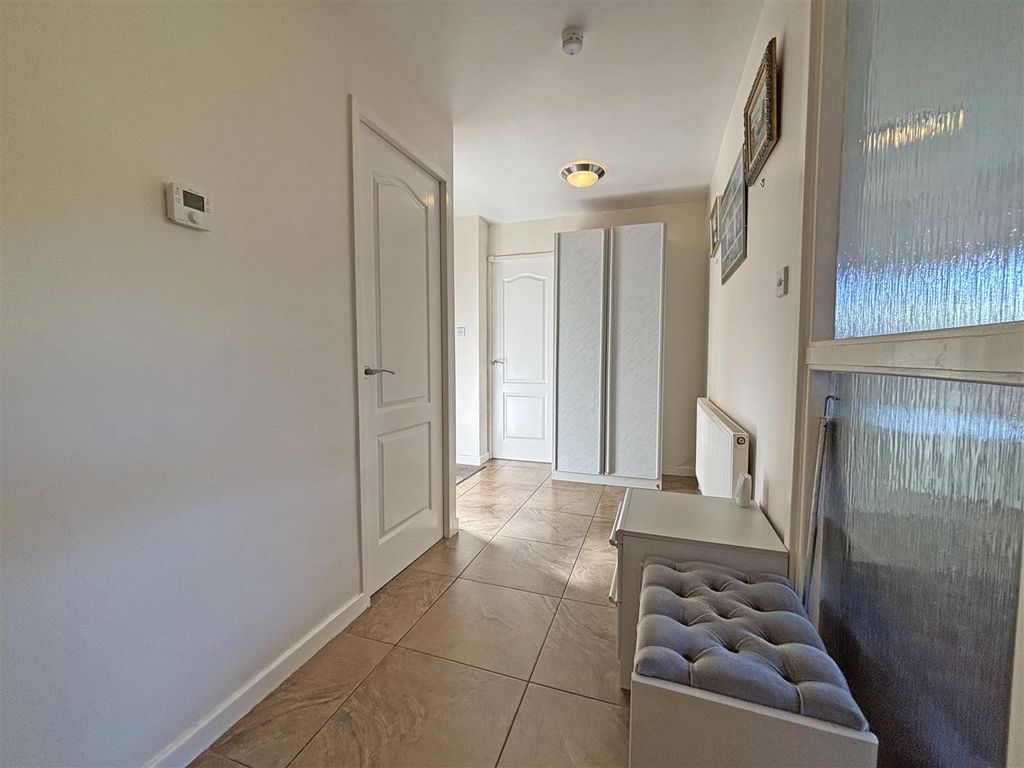 Property photo 2 of 31 Hallway.Jpg