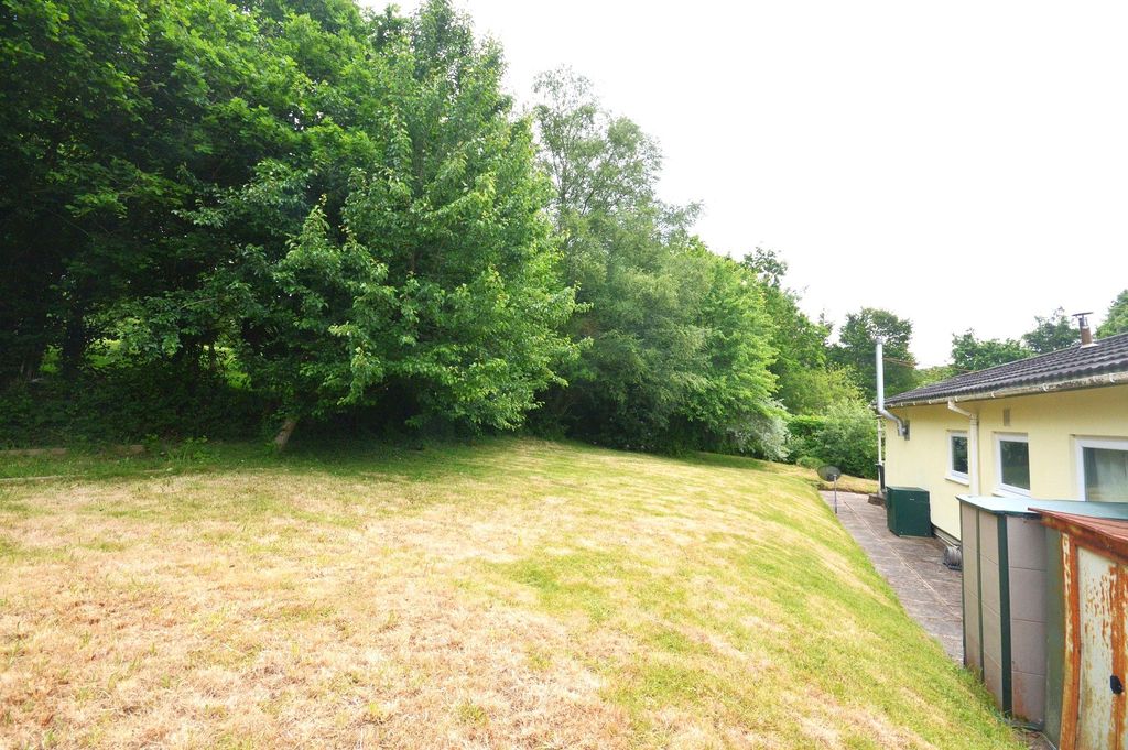 Property photo 2 of 15 Picture No. 25