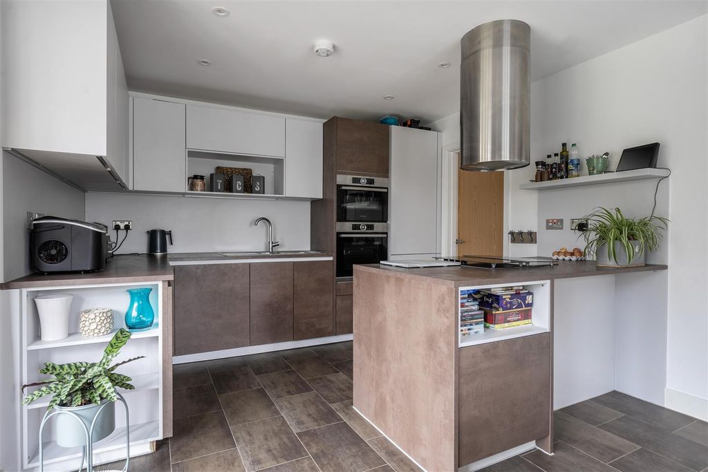 Property photo 3 of 17 1405193-13-697B7242ba9F6.Jpg