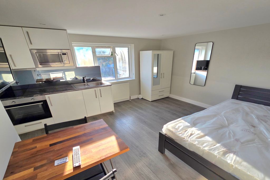 Property photo 2 of 6 Img 20260730 073441