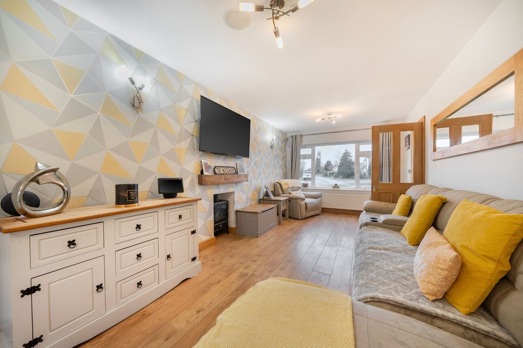 Property photo 2 of 31 Living Room