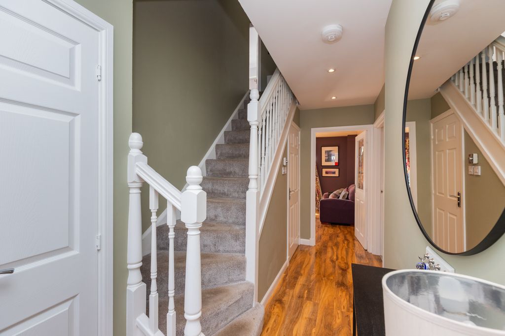 Property photo 3 of 48