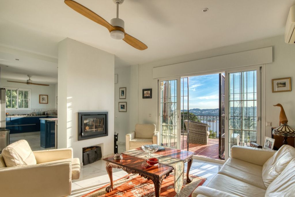 Property photo 3 of 50